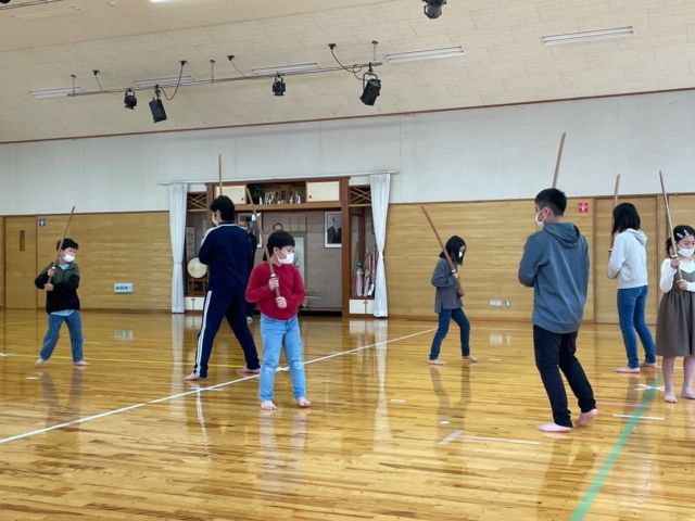 5月2日の米沢上杉まつりの武てい式に向けて、米沢剣道直養会さんと合同の練習が三條かの記念館で開催されました。小学生、中学生、大人が参加するイベントで、本番に向けて猛練習しました。
本番は5月2日18時半から伝国の杜前広場で行われます。

#米沢上杉まつり #武てい式 #伝国の杜 #三條かの記念館