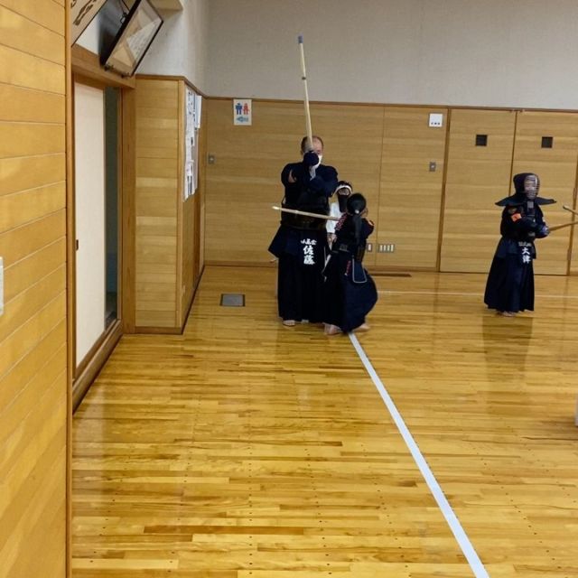雪が溶けてきた米沢。少年の部の子供たちは今日も元気に稽古しました。明日の仙台遠征に向けて練習試合も行いました。

ハチマキ組も元気に打ち込みを行いました。

一般の部には福島の佐藤孝康教士八段にも参加いただき、白熱した稽古会となりました。

#米沢恒武館 #米沢 #山形 #剣道 #剣道教室 #剣道クラブ #少年少女剣道 #剣道男子 #剣道女子 #生涯剣道 #剣道八段