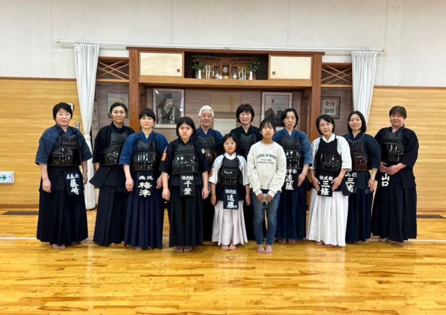 月に1回行われる女子稽古会は12年目を迎えました。
これからも米沢市以外の方々や初心者の方々、そして久しぶりに剣道を再開したい方々など、どなたでも気軽に参加していただけることを願っています。
次回の開催日は、5月26日（日）の午前10時からです。

#女子稽古会 #米沢市剣道連盟 #米沢 #置賜 #山形 #剣道 #剣道教室 #剣道部 #剣道クラブ #少年少女剣道 #剣道男子 #剣道女子 #生涯剣道 #剣道八段 #三條かの記念館 #大人剣道 #大人から始める剣道 #kendo #リバ剣