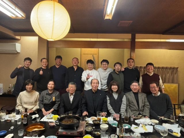 一般稽古会忘年会🍶

志ん柳にて一般稽古会の忘年会が開催されました。
一般稽古会の月例稽古会後に行われ、志ん柳の美味しい料理とお酒で剣道談義も盛り上がりました。

すでに大きなイベントも予定されており、来年も盛り沢山な一年になりそうです。

#一般稽古会 #忘年会 #志ん柳 #米沢恒武館 #米沢 置賜 山形 剣道 剣道教室 剣道部 剣道クラブ 剣道部 三條かの記念館 kendo