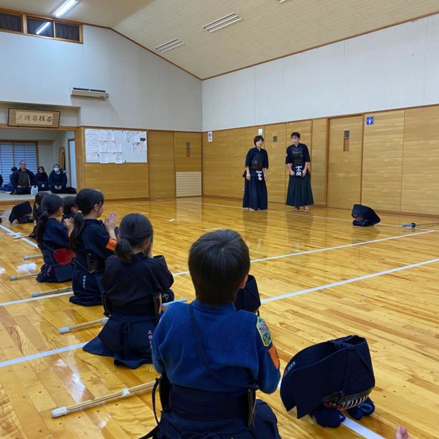 寒稽古最終日

寒稽古4日目の最終日、幼稚園児から大人までみんな元気に稽古しました。
稽古後、新しく入門した中学一年生が元気に挨拶してくれました。
一般の部も白熱した稽古が繰り広げられました。

#寒稽古 #新入門 #剣道 #山形 #米沢恒武館