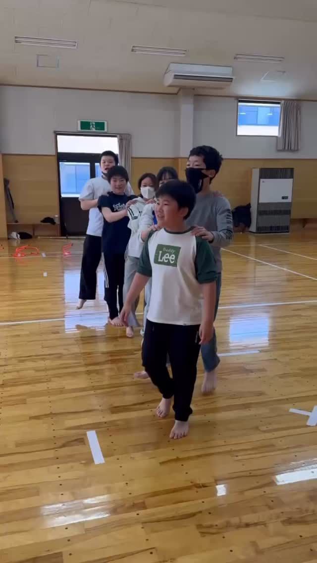 春休みの自主トレ🌸

全国選抜少年剣道大会が終わり、新年度が始まりました。
また春休み中ですが、上級生は自主トレを行いました。
みんな楽しそうに体を動かしていました。

新保先生、お仕事中お邪魔しました☘️

#米沢恒武館 #剣道クラブ #自主トレ