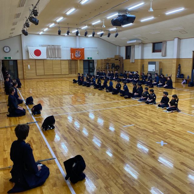 新年度スタート🌸

令和8年度の稽古がスタートしました。
新しいクラスに戸惑う子供たちもいましたが、みんな元気に稽古しました。
一般の部も白熱した稽古となりました。

#米沢恒武館 #剣道クラブ #新年度スタート