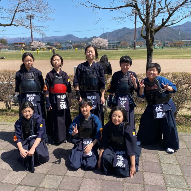 天歩会練成会に参加

天童市スポーツセンターにて天歩会さん主催の練成会が開催され、5、6年生が参加しました。県内外のたくさんのチームと対戦でき、良い試合経験を積むことができました。
今回の練成会の経験を今後の稽古に活かしていきたいです。
練成会を運営いただきました天歩会の先生方、保護者の方々、本当にありがとうございました。

#米沢恒武館 #天歩会 #練成会